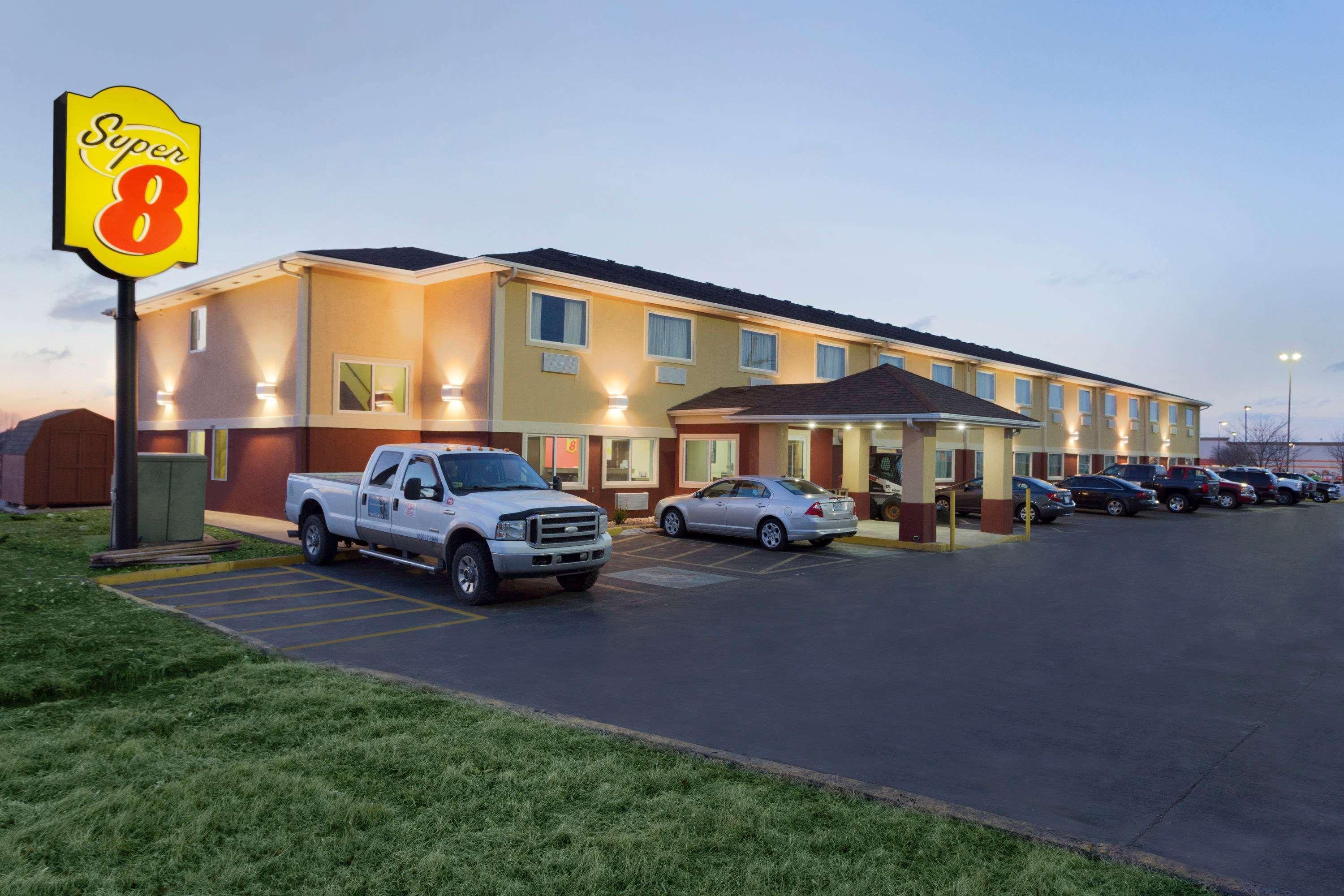 Super 8 By Wyndham Lees Summit Motel Lee's Summit Exterior photo
